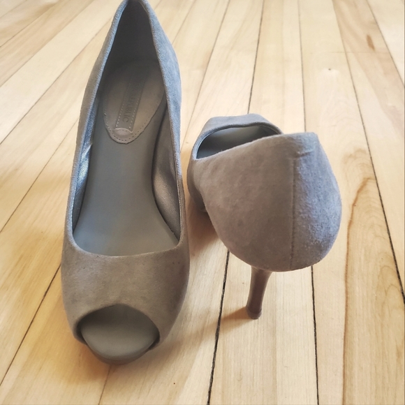 Banana Republic heels, size 7, grey, velvet, party - Picture 2 of 10
